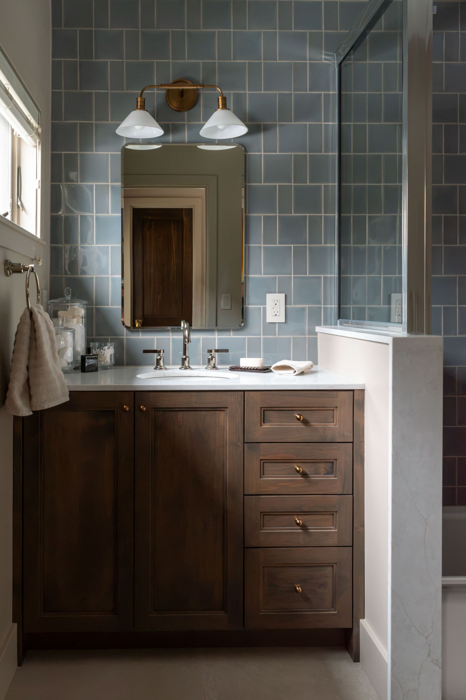 bathroom vanity with Wow Fayenza wall tile