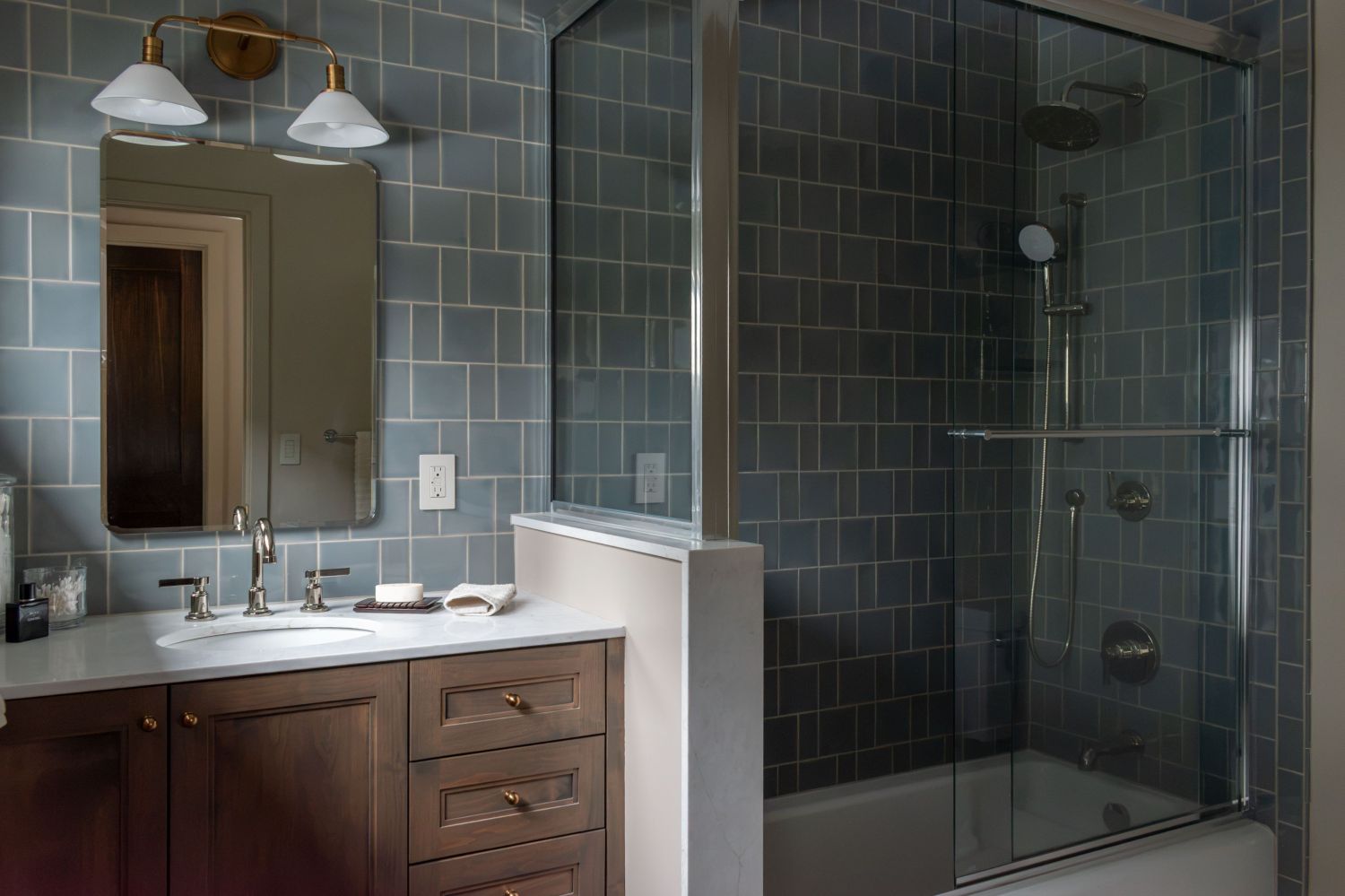 bathroom with wow Fayenza wall tile