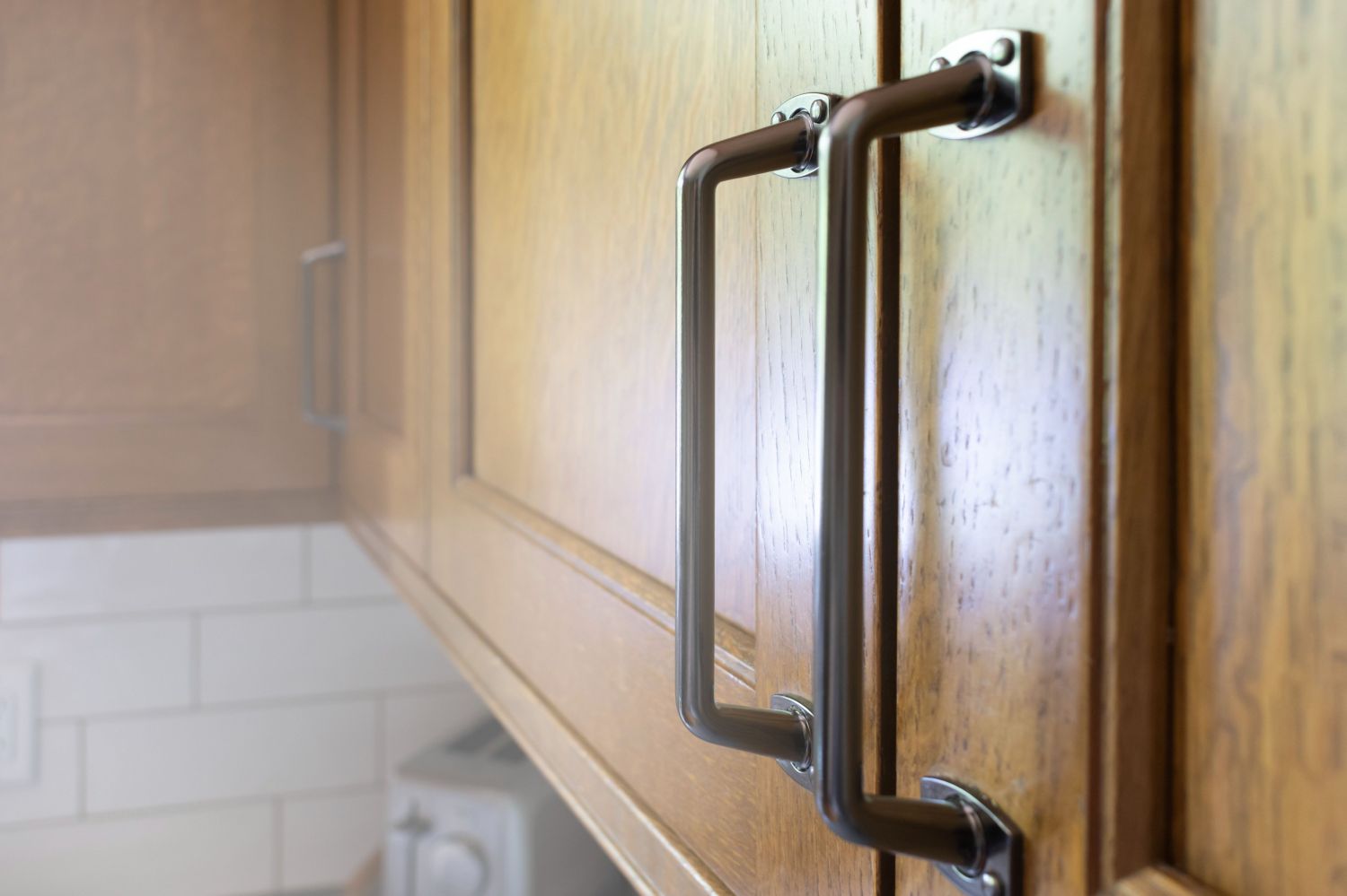 cabinet pulls in a kitchen