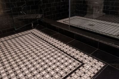 bathroom floor tile Nero Marquina and Thassos marble flower mosaic
